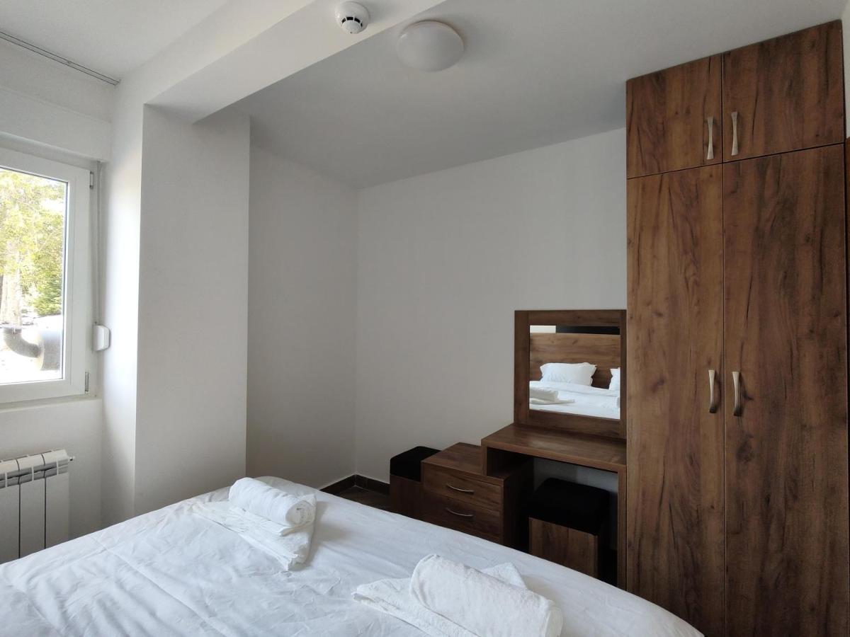 Apartments & Restaurant PirlitorŽabljak エクステリア 写真