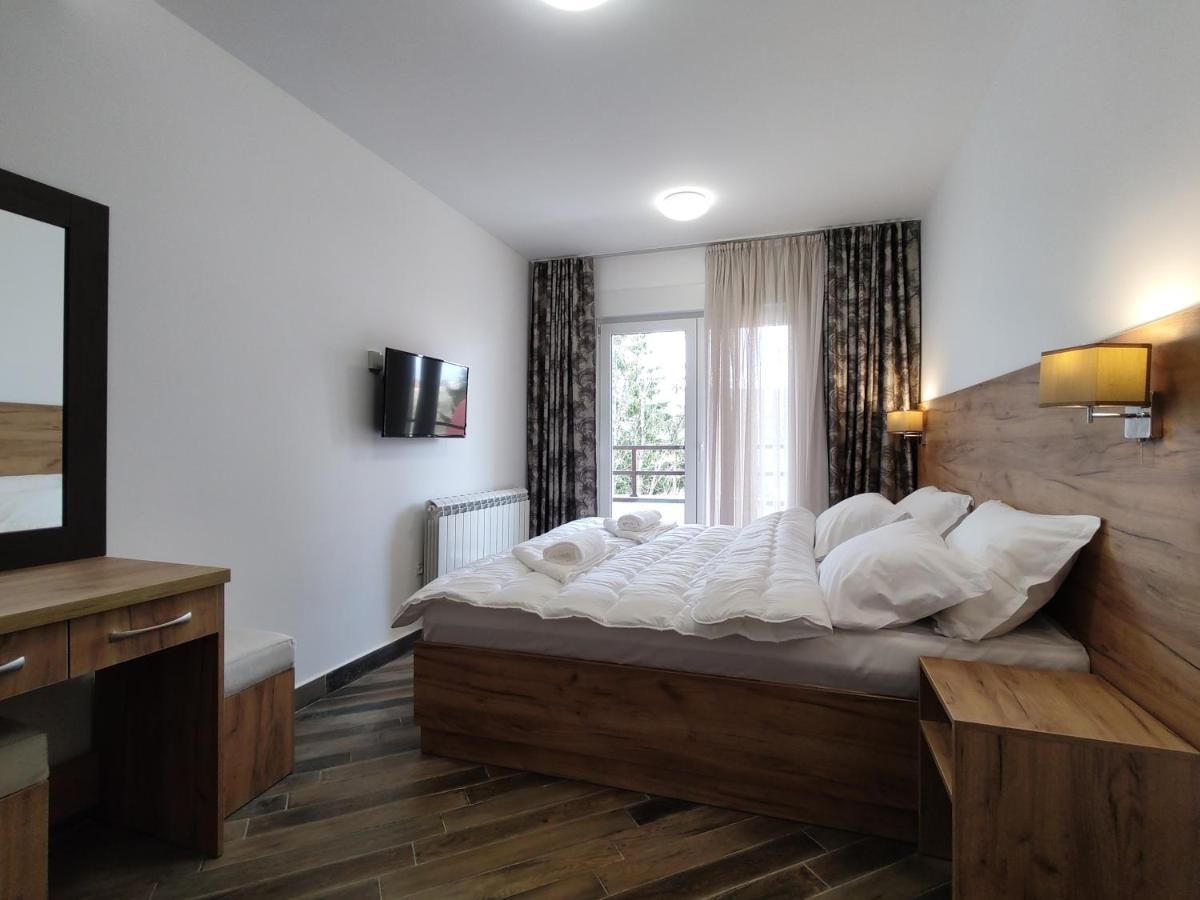 Apartments & Restaurant PirlitorŽabljak エクステリア 写真