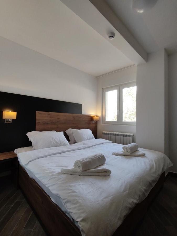 Apartments & Restaurant PirlitorŽabljak エクステリア 写真